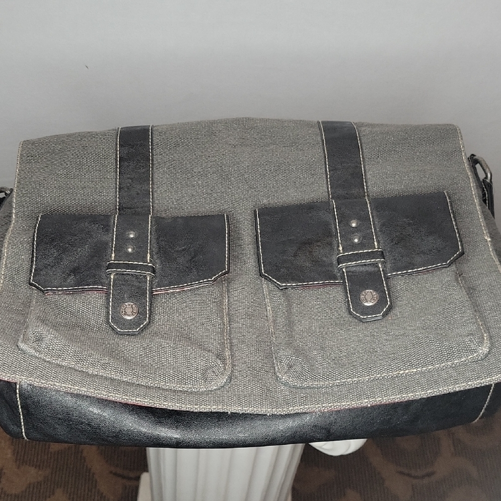 Relic American Drifter Gray and Black Messenger Bag